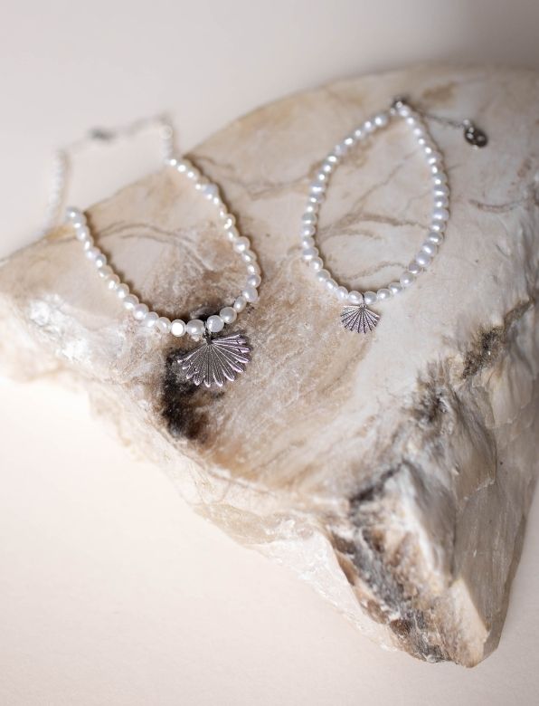 Mini Fan Tail Pearl Bracelet