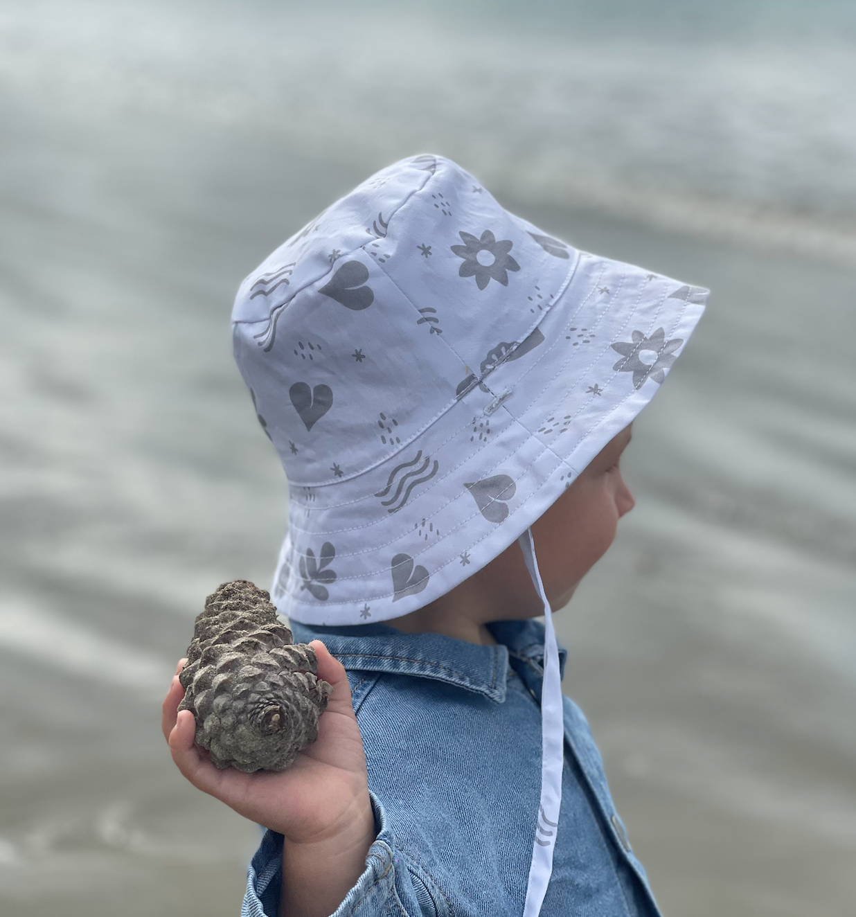 Reversible print bucket hat